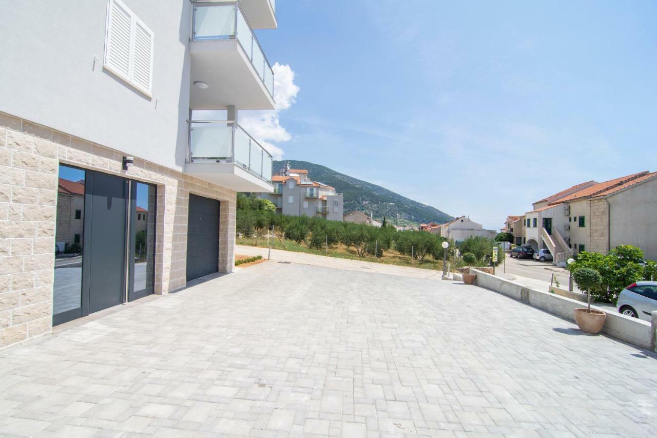 Apartments Sara 3 Bol Exterior photo