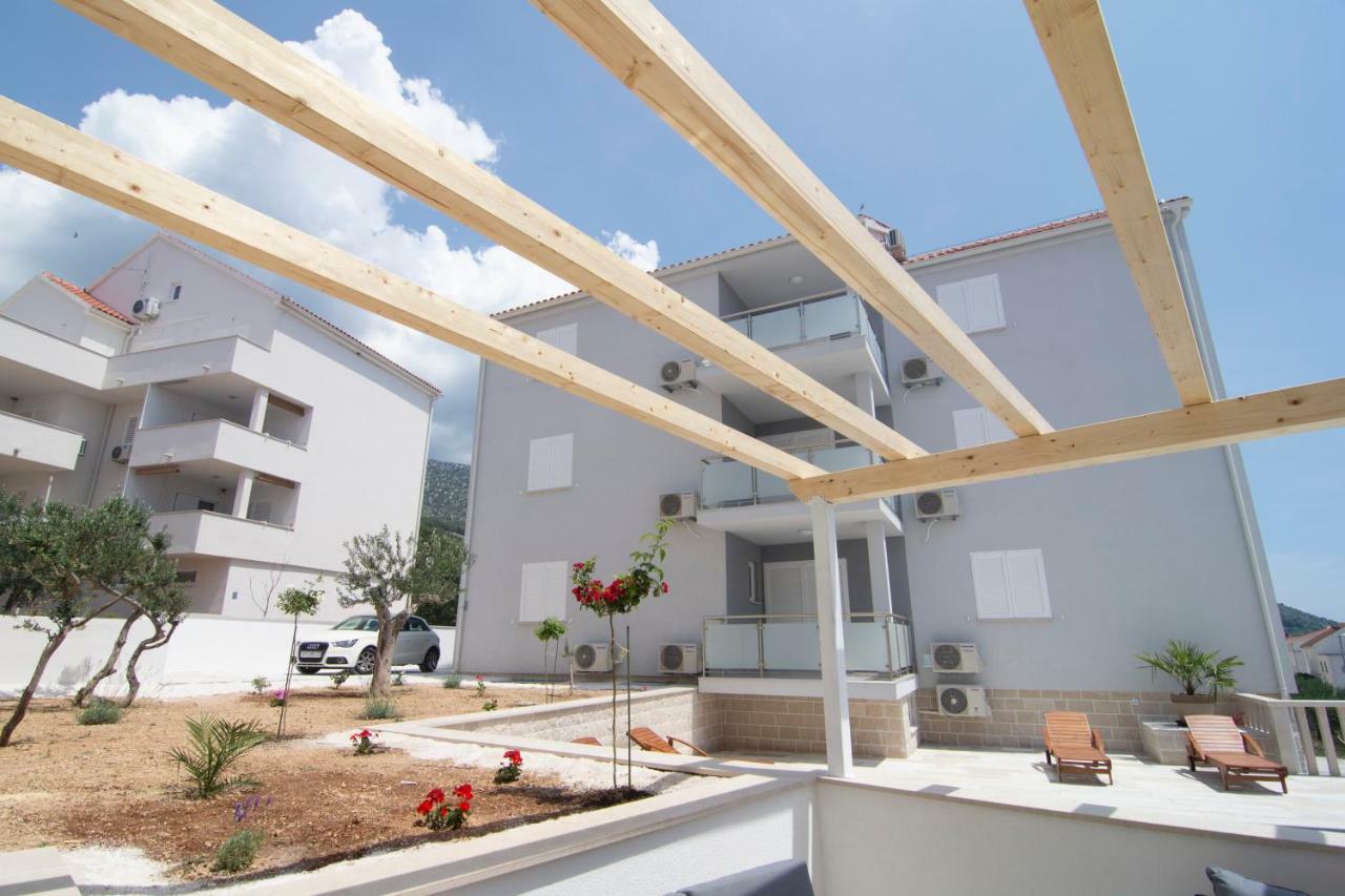 Apartments Sara 3 Bol Exterior photo