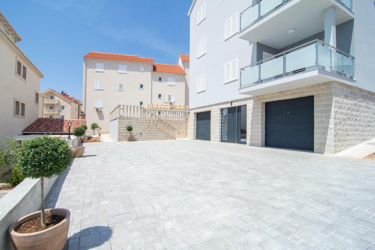 Apartments Sara 3 Bol Exterior photo