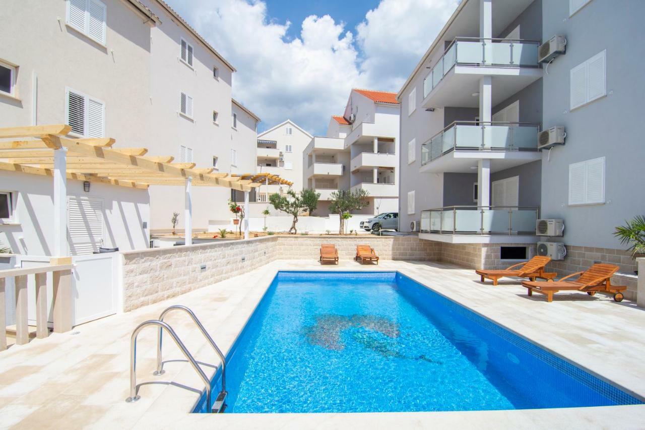 Apartments Sara 3 Bol Exterior photo