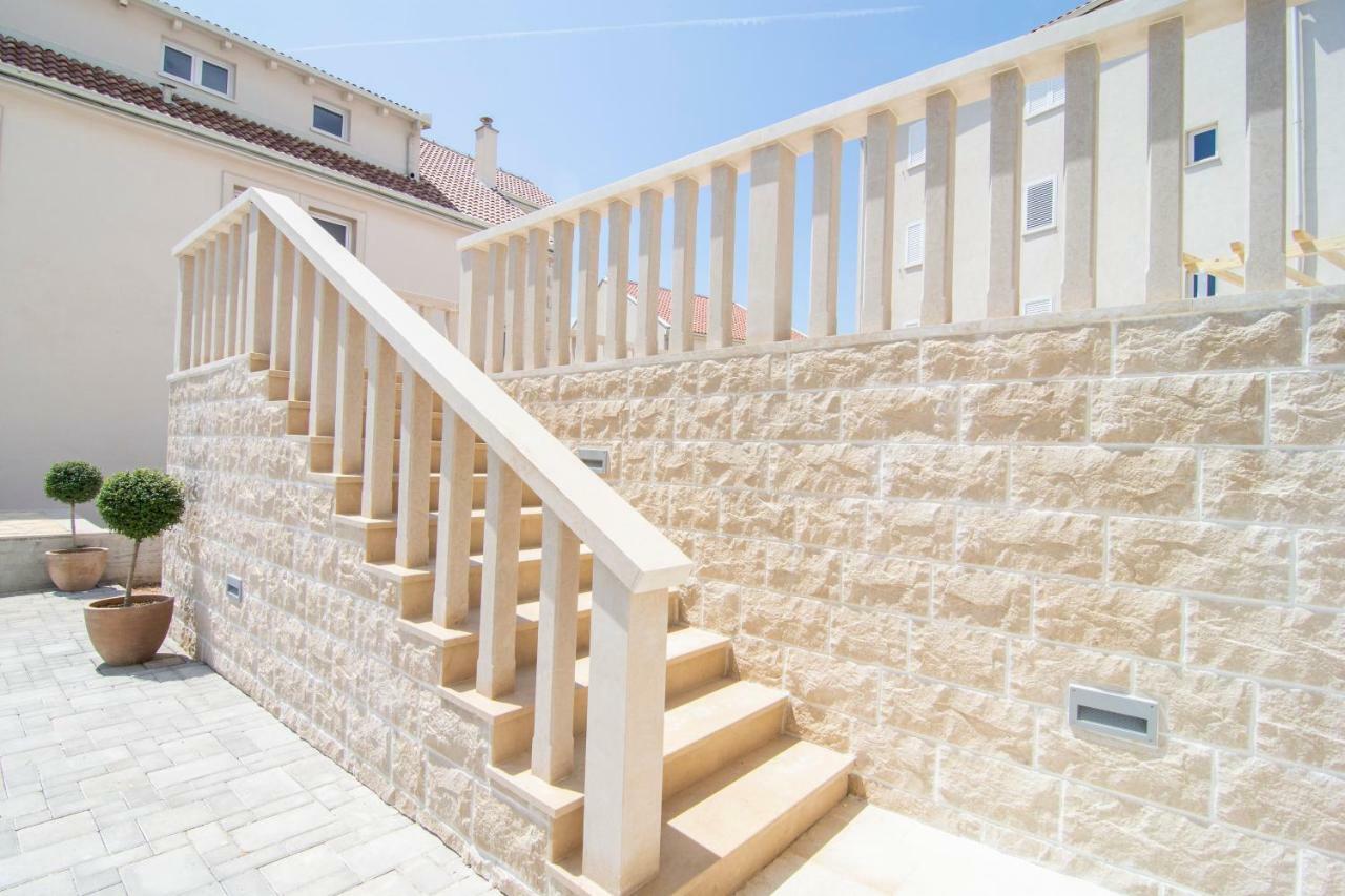 Apartments Sara 3 Bol Exterior photo