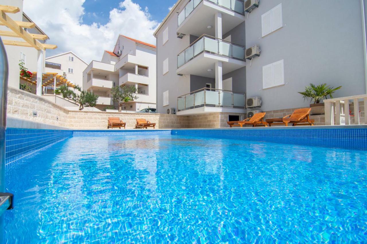 Apartments Sara 3 Bol Exterior photo