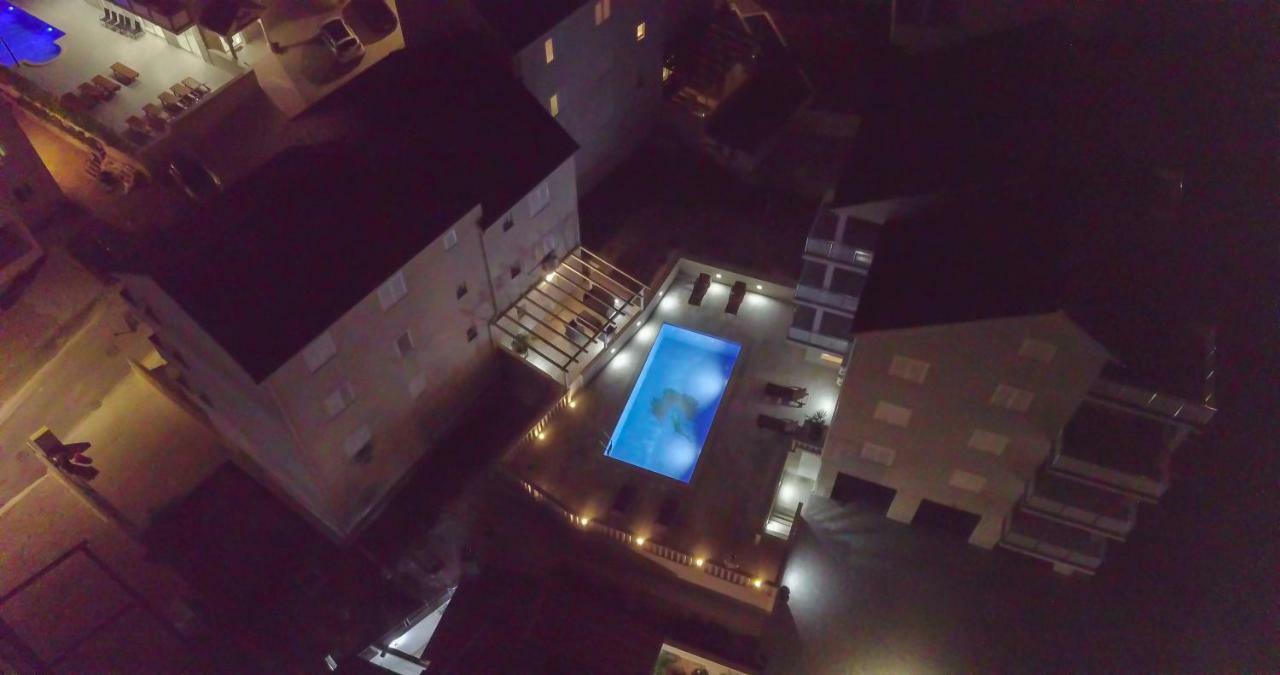 Apartments Sara 3 Bol Exterior photo
